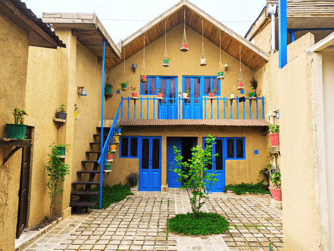 -بومگردی-خانه-باغ-سینا